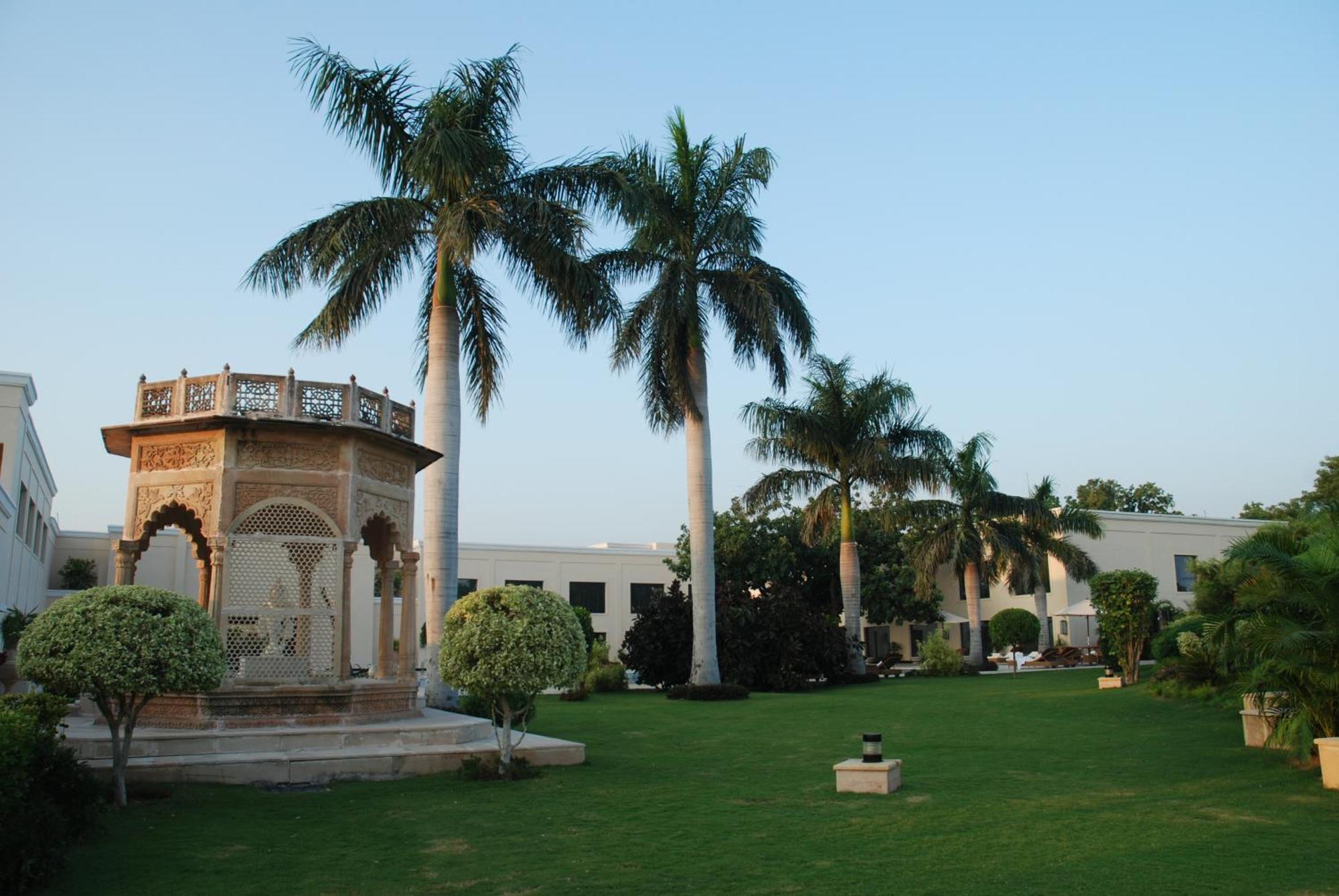 The Lalit Temple View Hotel Khadzsuráhó Kültér fotó