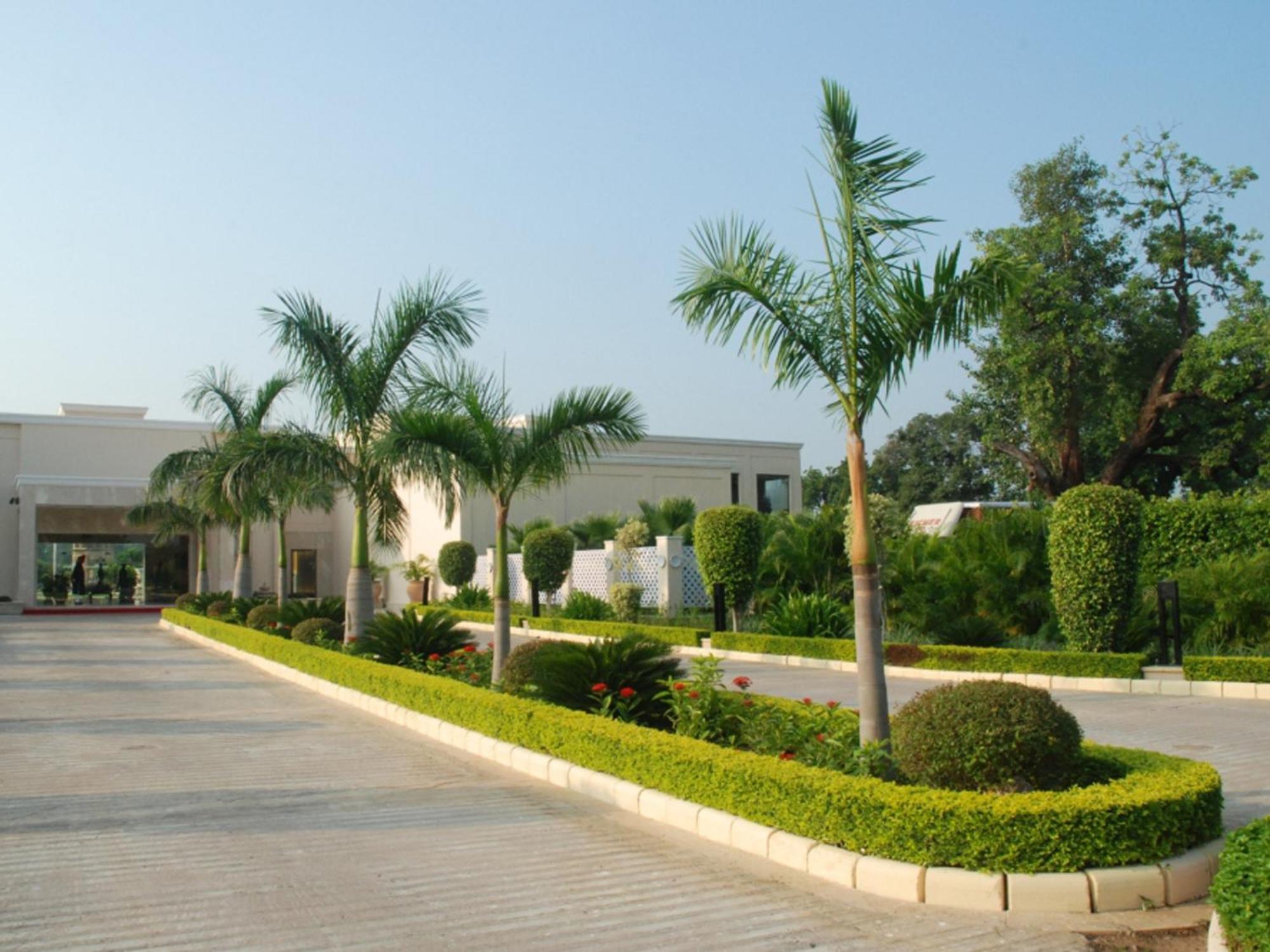 The Lalit Temple View Hotel Khadzsuráhó Kültér fotó