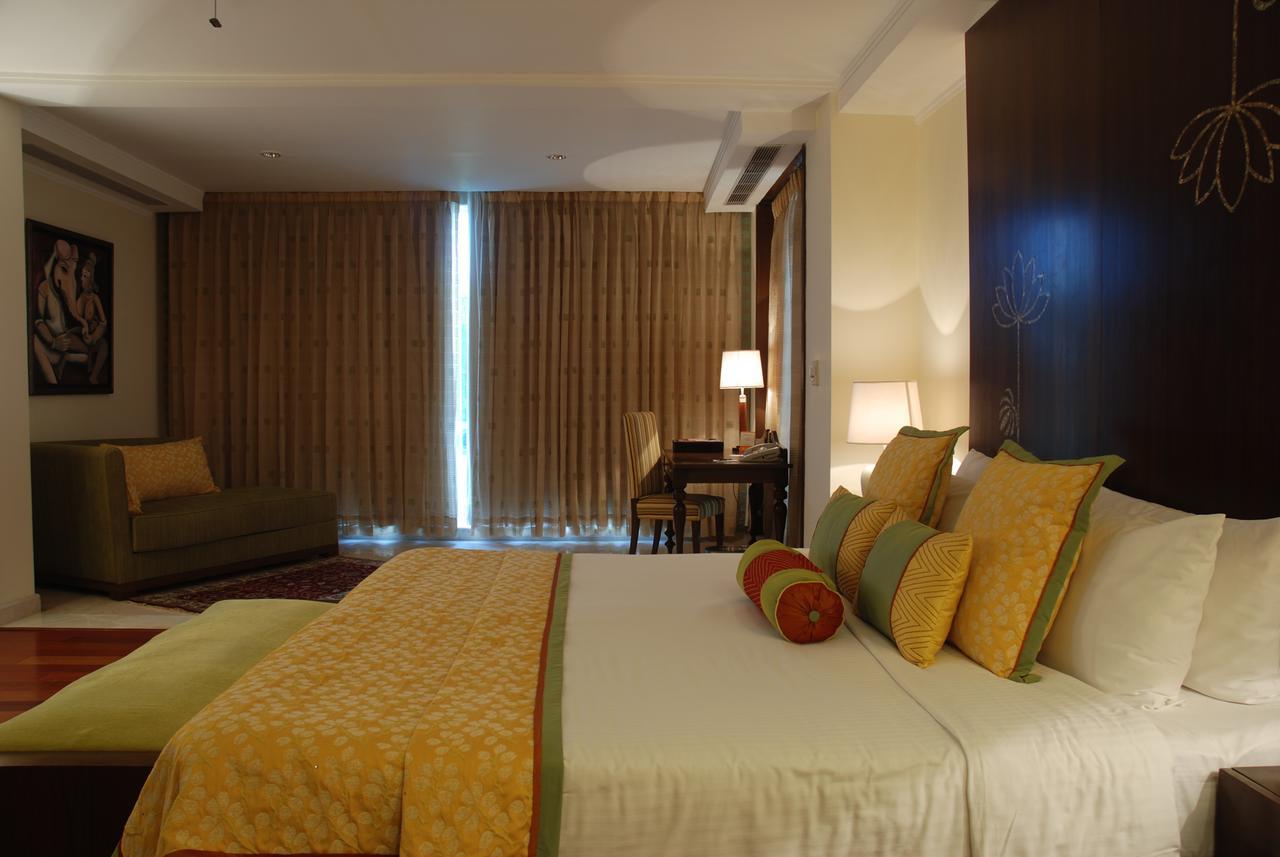 The Lalit Temple View Hotel Khadzsuráhó Kültér fotó