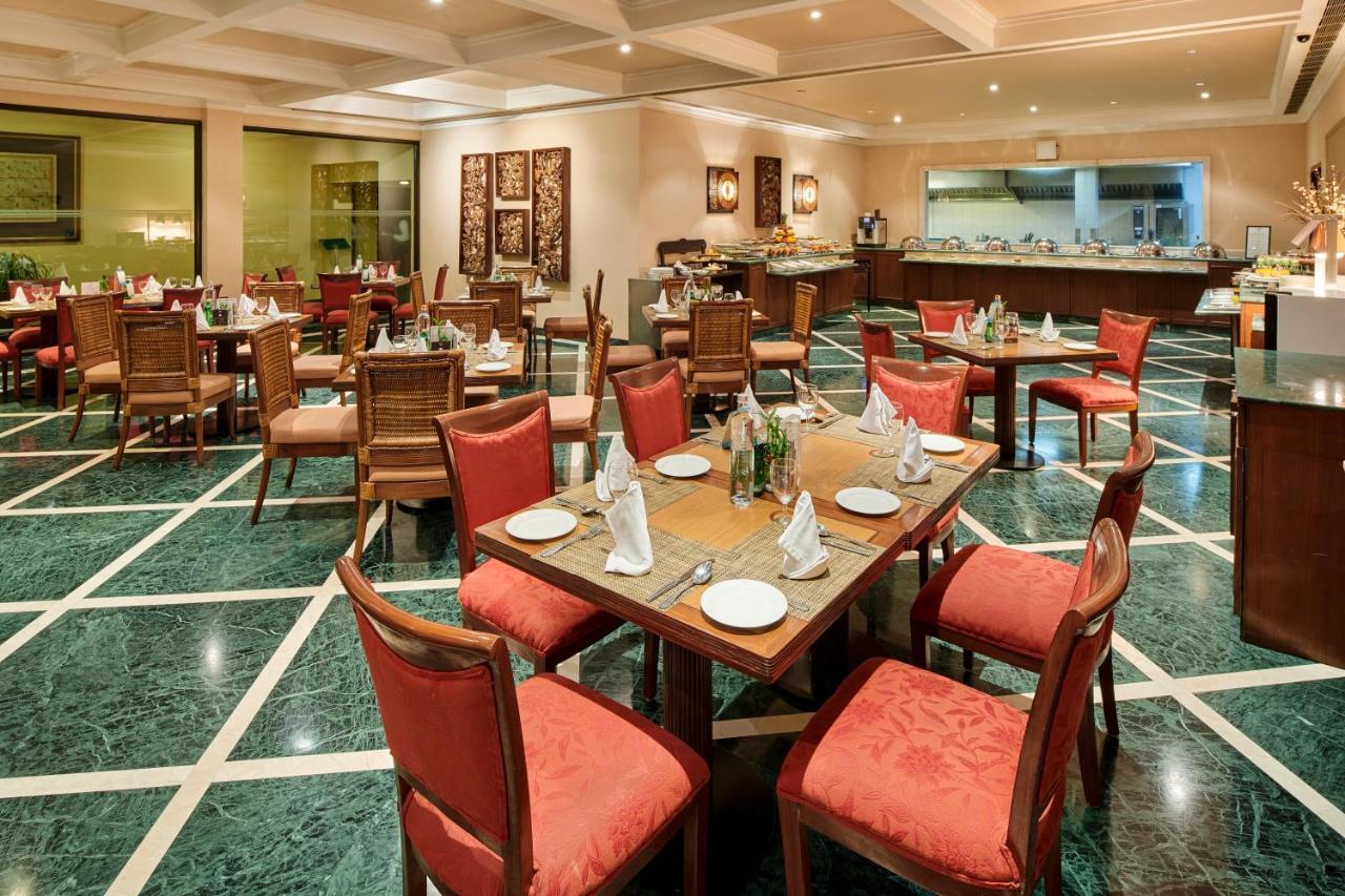 The Lalit Temple View Hotel Khadzsuráhó Kültér fotó